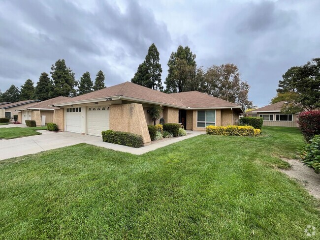 Building Photo - Senior community w/pool, spa, pickle ball ... Rental