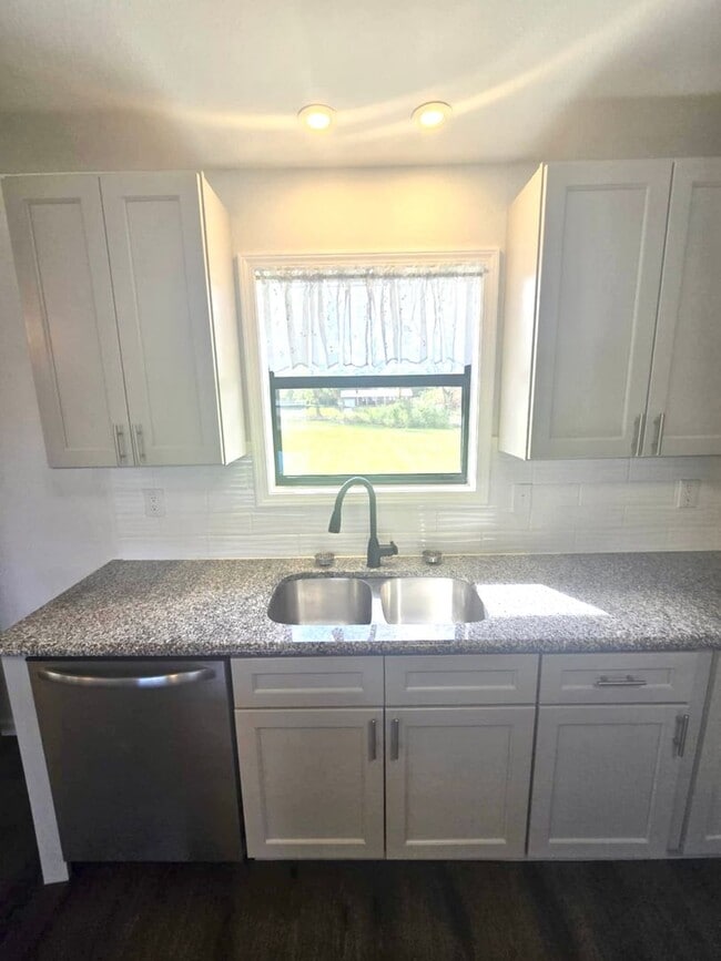 Photo - Location Friendly!!