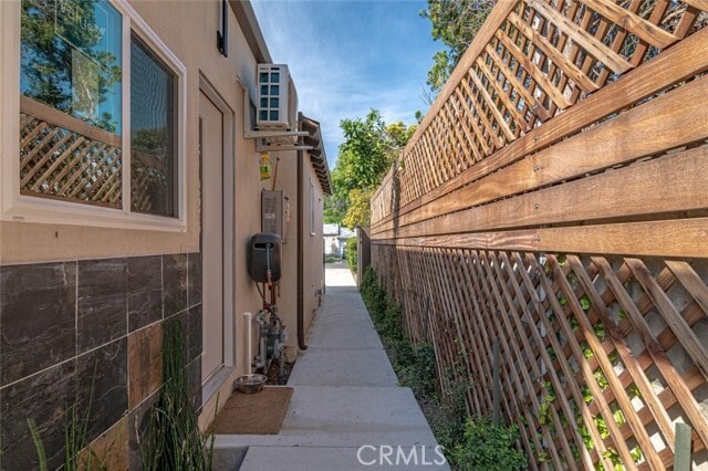 Photo - 18748 Collins St