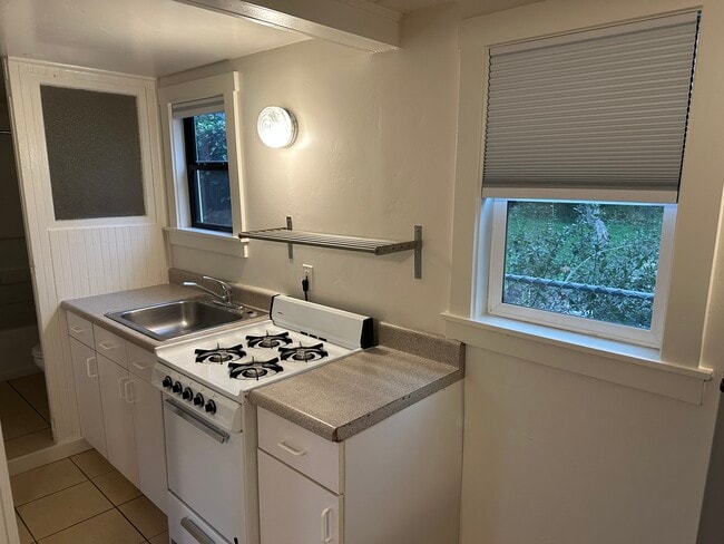 Building Photo - 848 3rd St Unit C