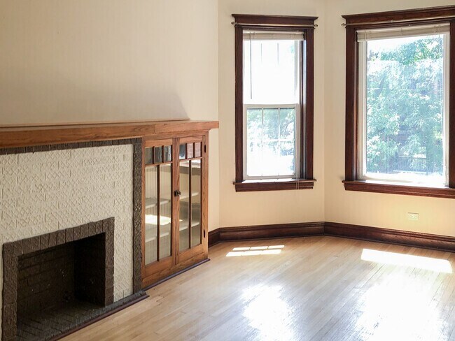 Building Photo - 1440 W Addison St Unit 1438-2 Rental