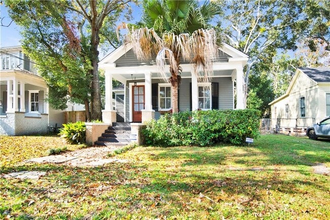 Building Photo - 112 Espejo St