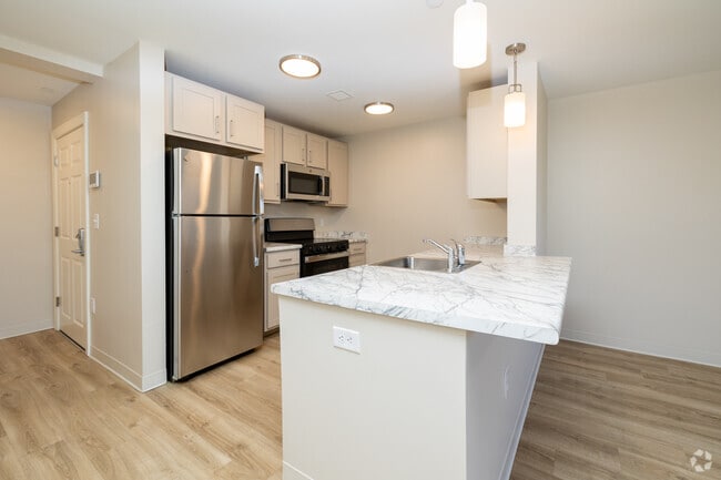 1 habitación, 1 baño - 686 pies cuadrados - The Charlestown - Senior Residences 62+