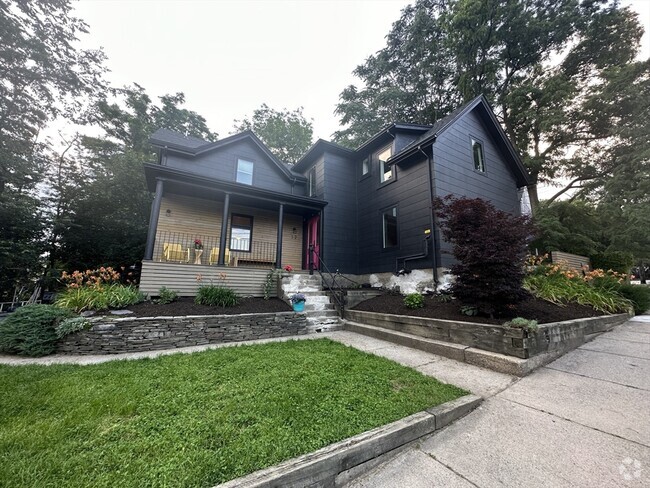Building Photo - 12 Belmont St Rental