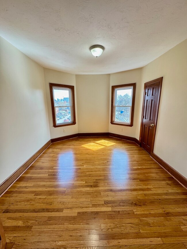 Photo - 114 Line St