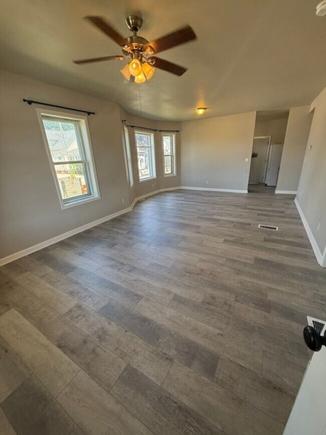 Building Photo - 2424 50th St Unit Lower