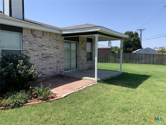 5106 Whistle Stop Dr