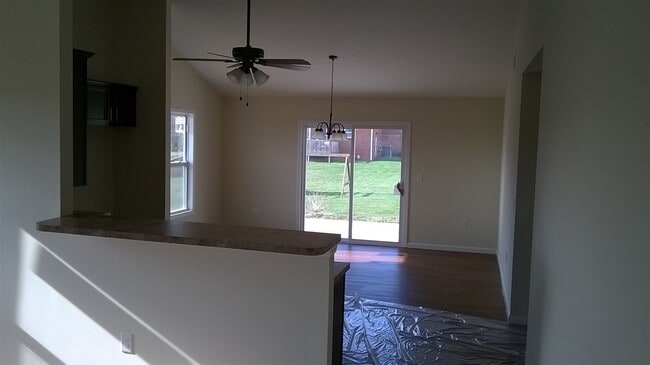 105 Holiday Ct
