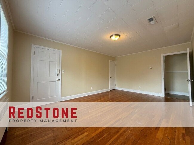 Building Photo - 452 Parkview Dr Unit C