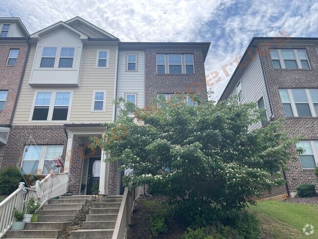 Building Photo - Brand New Carpet and Fresh Paint! Charming... Rental