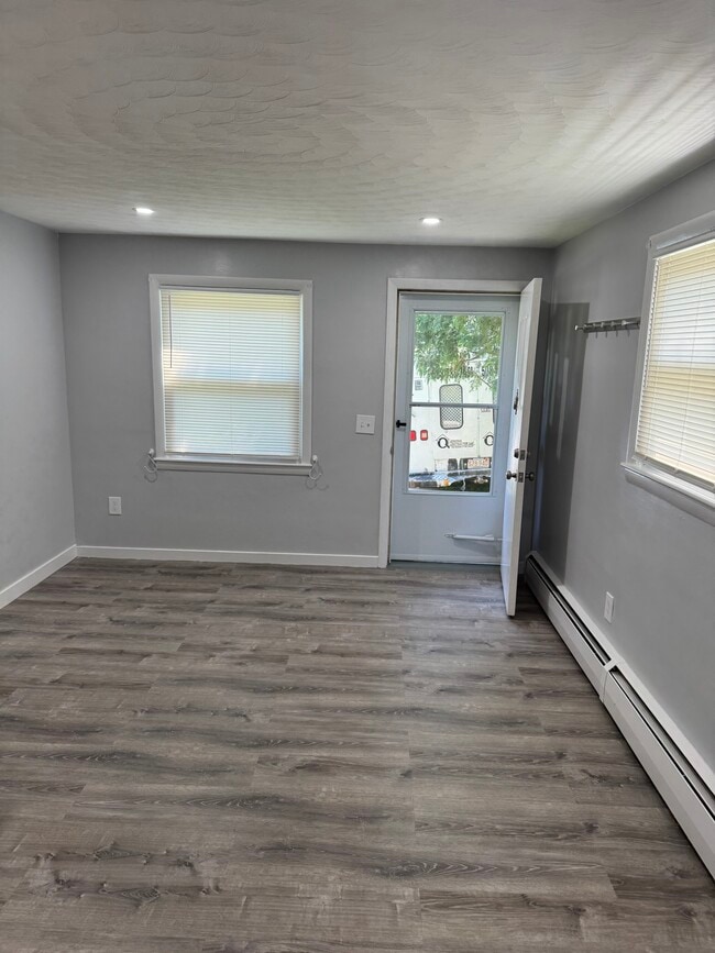 Building Photo - 29 Beechmont St Unit 29-1Beechmont St Rental