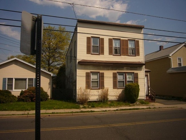 Photo - 514 W Camplain Rd Apartments