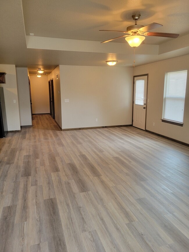 Building Photo - 127 SW Rose Garden Ln Unit 127 Rental