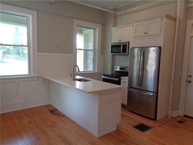 Photo - 22 W 3rd St