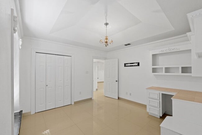 Photo - 2203 E 19th St