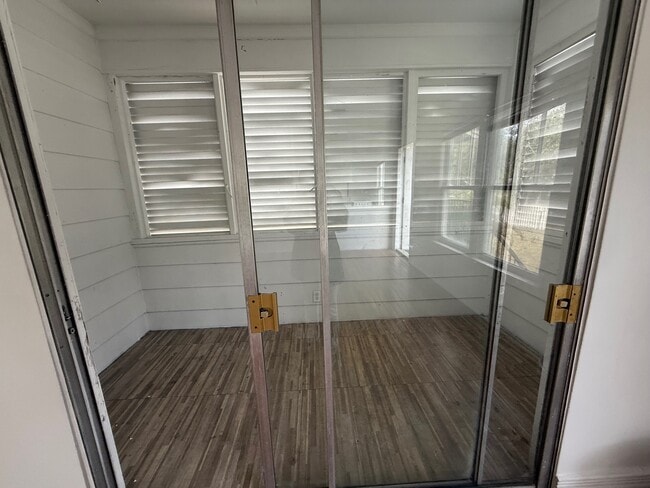 Photo - 810-812 NE 4th St