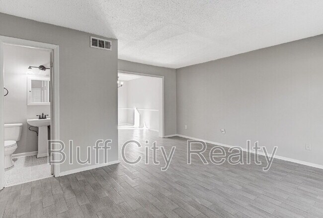 Photo - 2291 Madison Ave