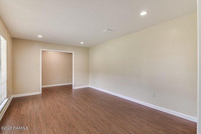 Photo - 242 Monteigne Dr