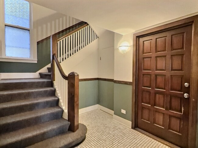 Photo - 2921 N Pine Grove Ave Unit 1