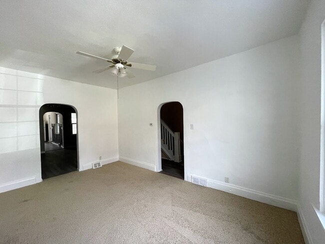 Building Photo - 4 bed 3 bath - Brighton Heights - HUGE house, large rooms, spacious kitchen