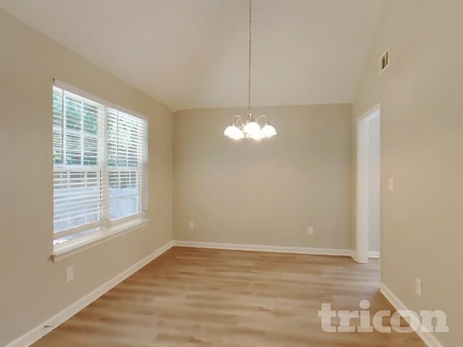 333 Summit Ln