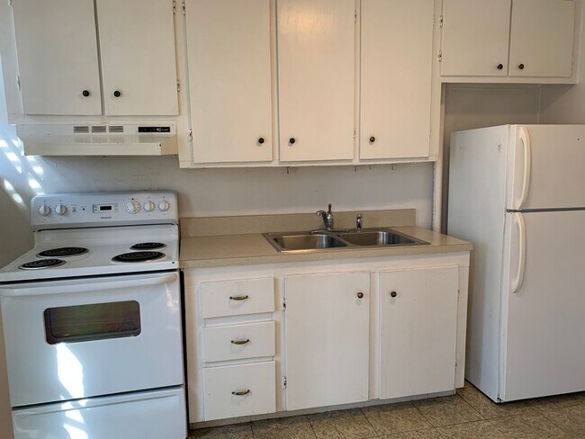 Photo - Dumont Apartments