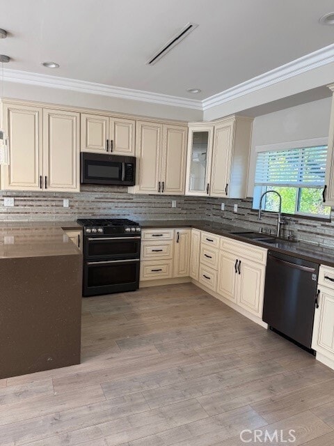 Photo - 17647 Hamlin St