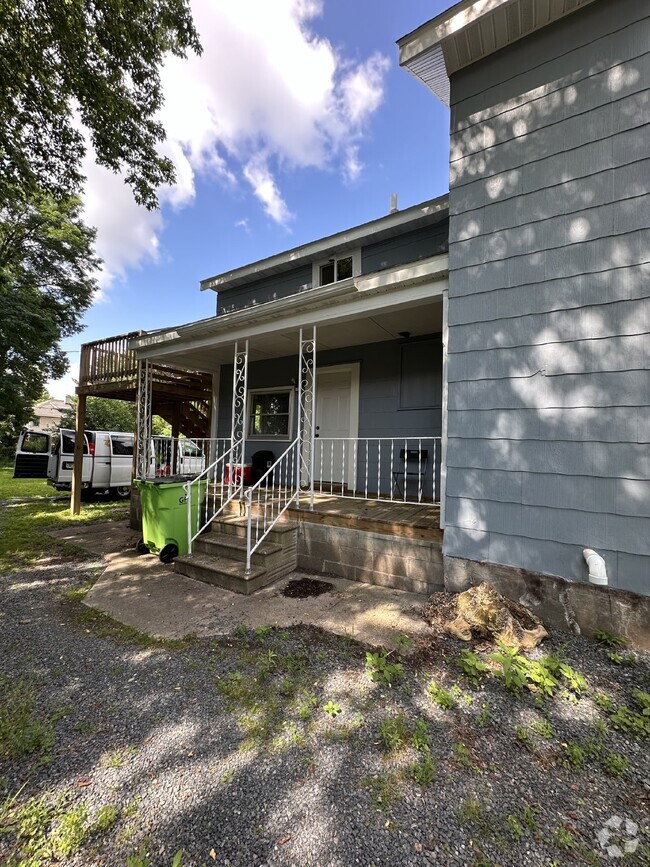 Building Photo - 3 bed 1 bath right next to UWEC! Available... Rental