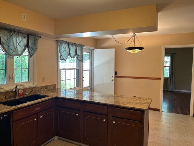 Photo - 119 W 41st St