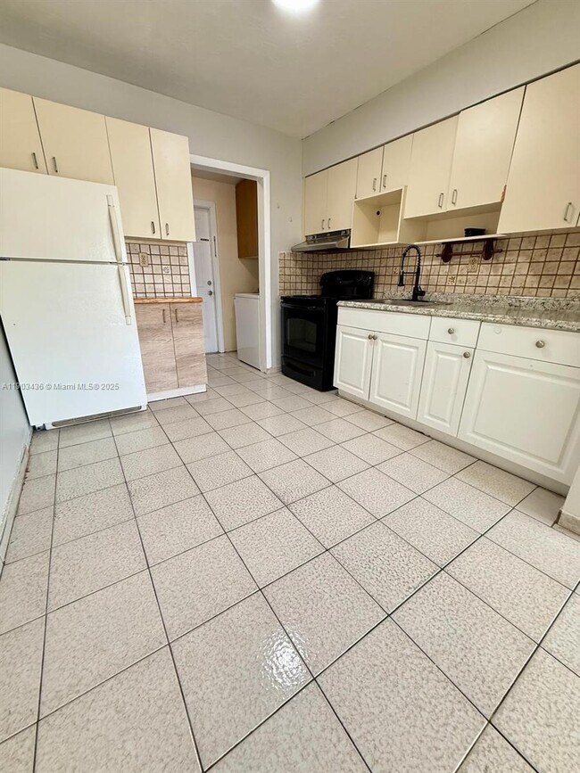 Photo - 3980 SW 51st St Unidad 1