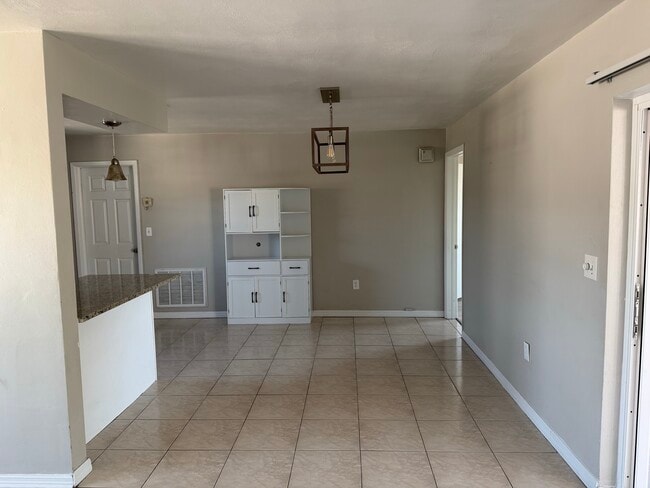 Photo - 7520 Hawthorn Dr