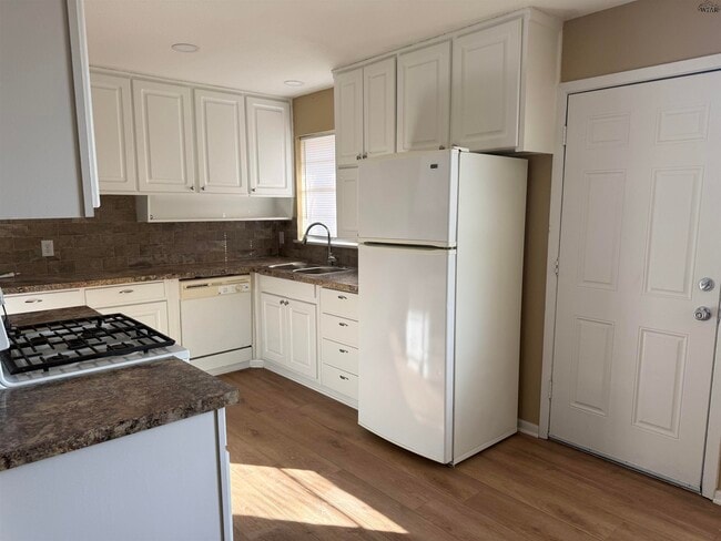 Photo - 1325 Oakhurst Dr