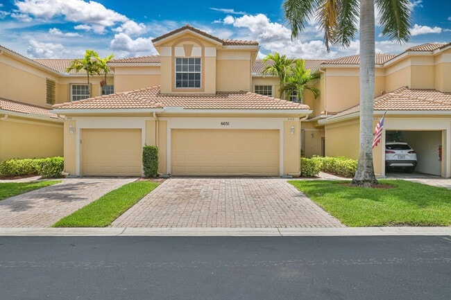 Building Photo - **Coach Home in Jonathans Bay - 3/2 + Den -  Water Views - 2 Car Garage**