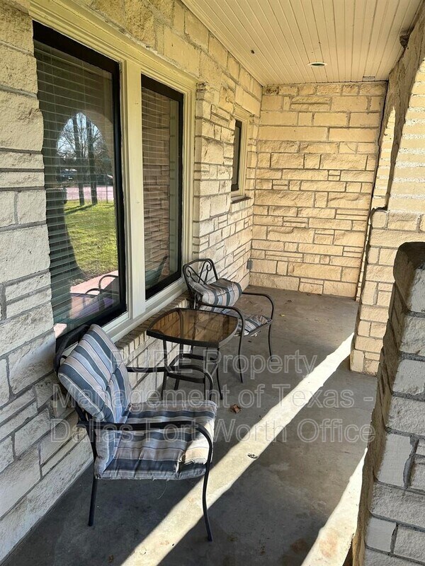 Photo - 109 S Broadway St