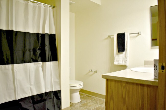 bathroom - Red Rose Manor