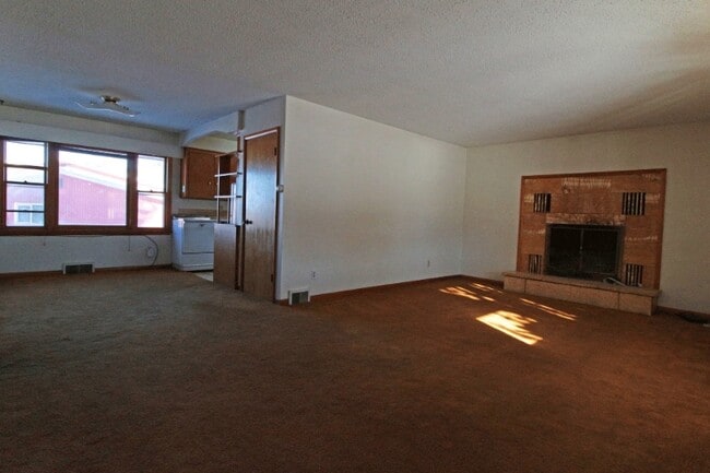 Photo - 1601 W College St