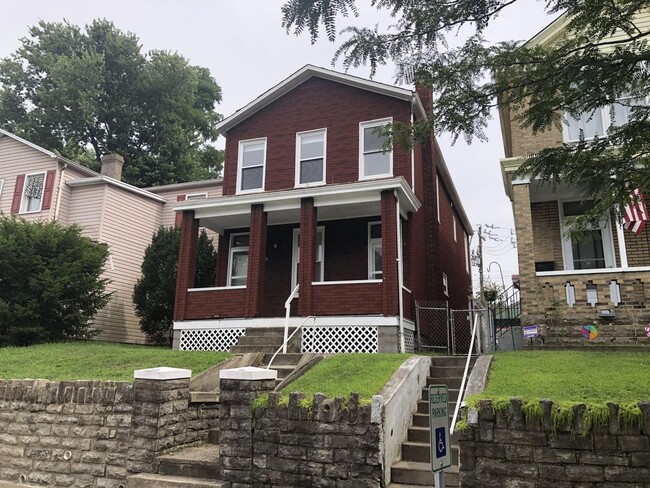 Building Photo - 215 Elm St Unit 215 Elm Street 3