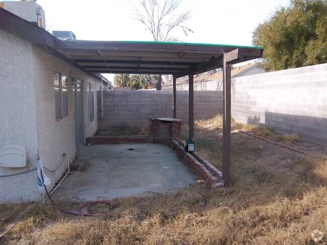 Building Photo - 2 bedroom townhouse Nellis/Charleston 1425/mo