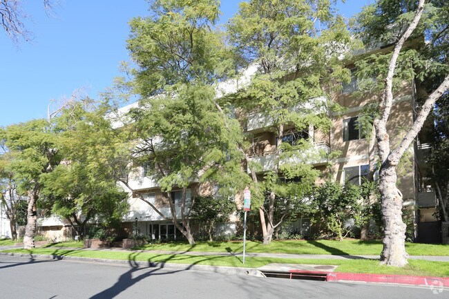 Photo - Almont Chateau