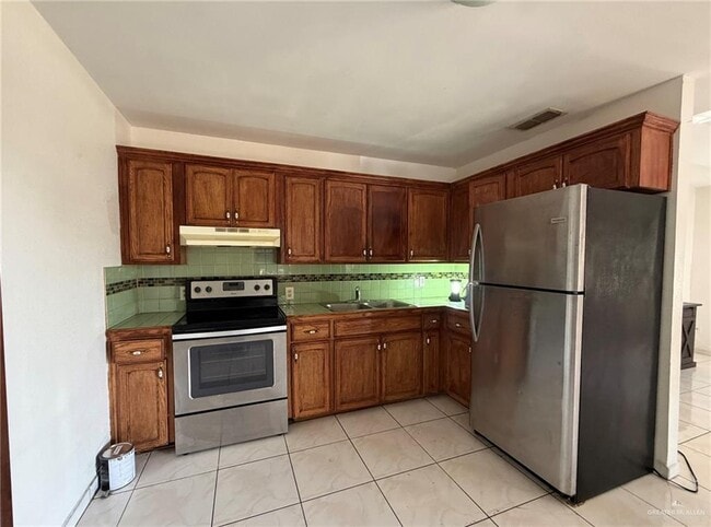 108 W La Quinta Dr