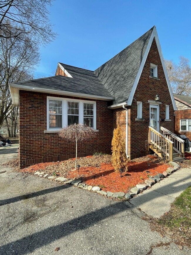 Photo - 3 Voorheis St