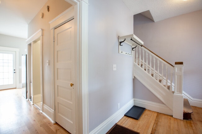 Building Photo - 733 E 27th St Rental