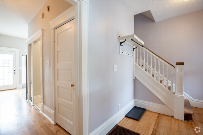 Building Photo - 733 E 27th St Rental