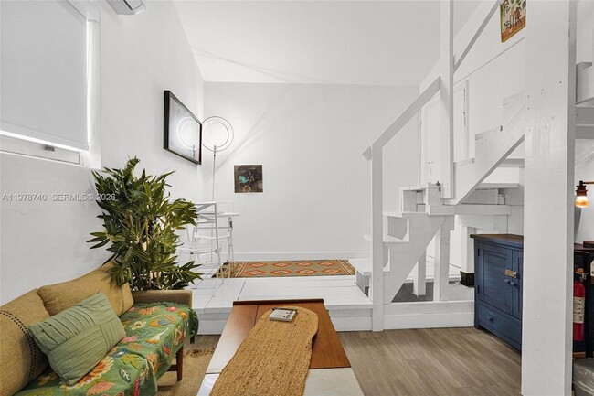 Photo - 274 NW 43rd St