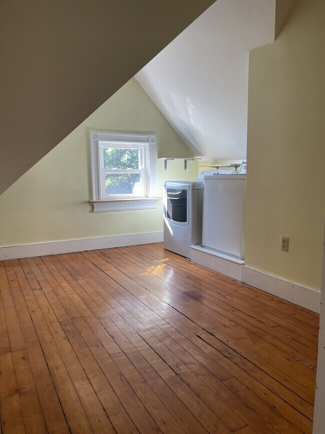 229 COTTAGE ST Unidad Penthouse