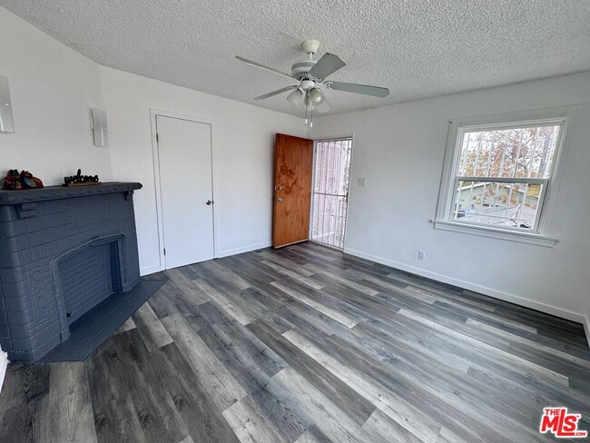 Photo - 858 W 88th St House