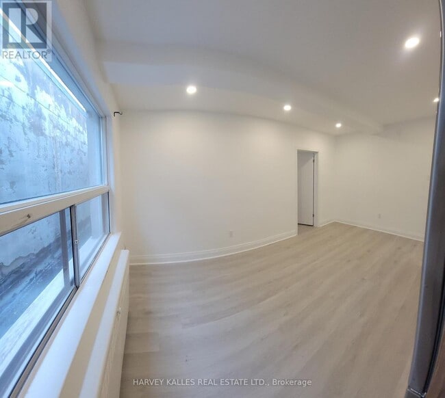 Photo - 1980 Eglinton Ave W