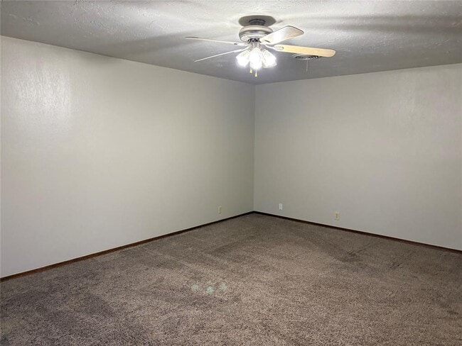 Photo - 153 Tobi Ave