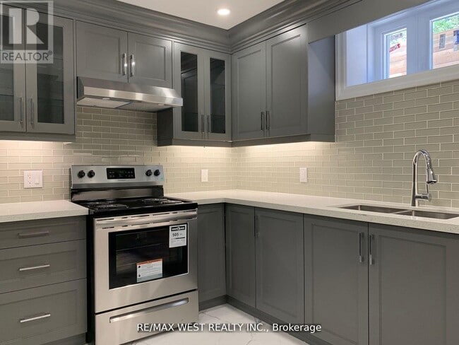 Photo - 1495 King St W