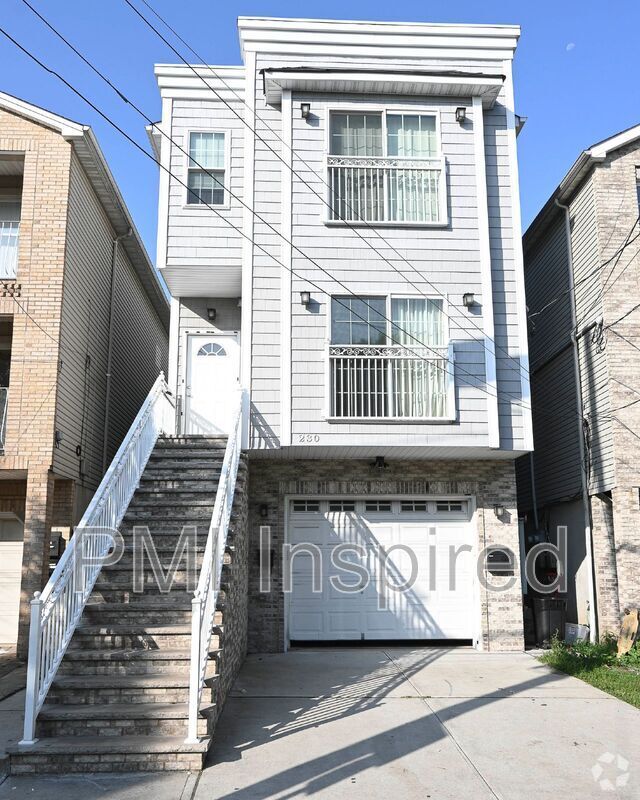 Building Photo - 230 Port Ave Rental